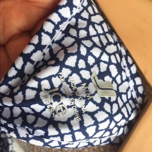 Joe Fresh Bubble Workout Tank with built in bra - Picture 6 of 7